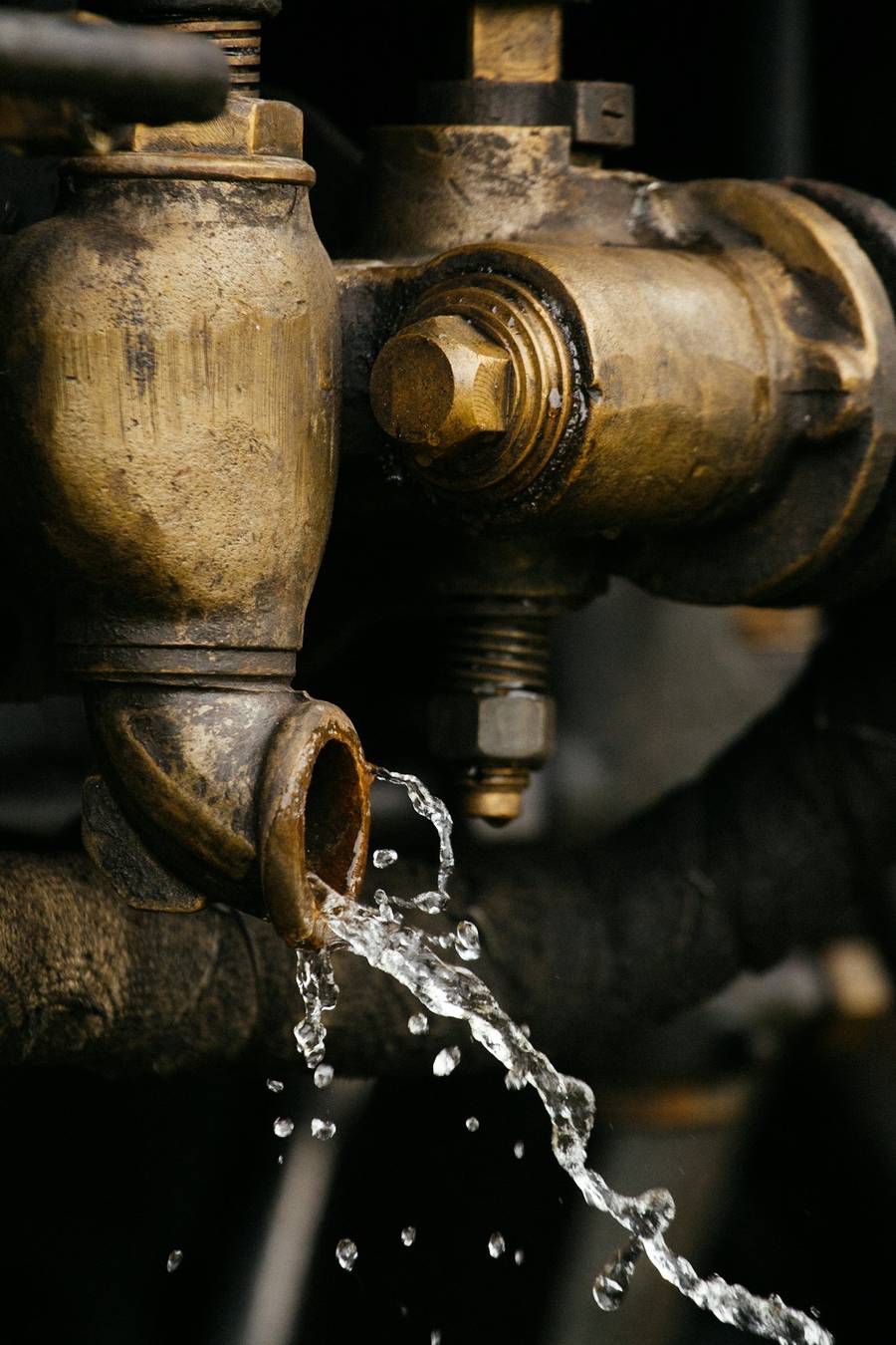 Water spraying from a leaking brass fitting